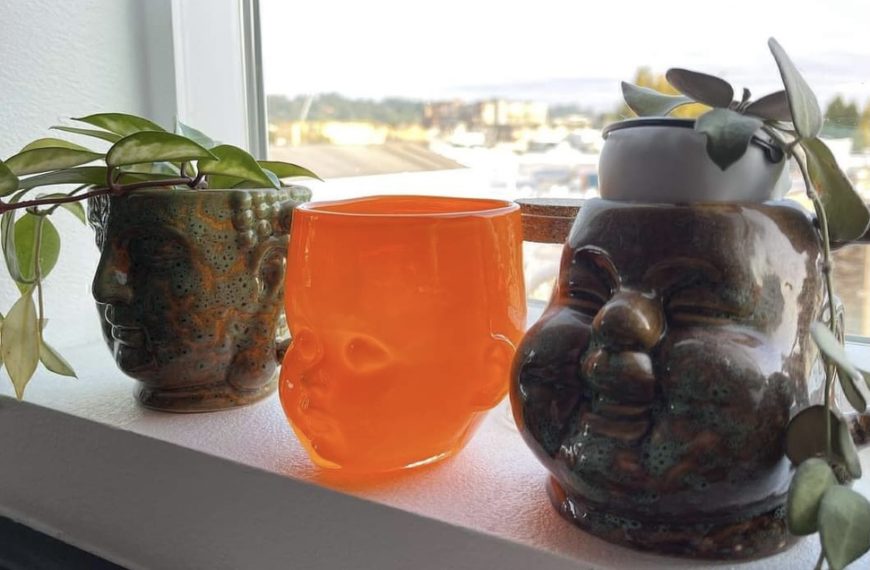 Happy Shelf